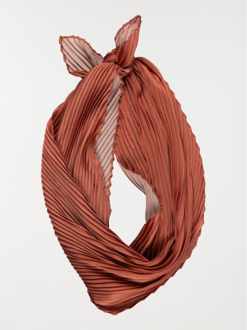 Foulard plissé coloris épices femme